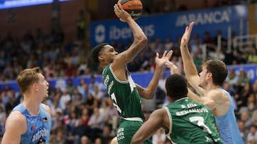 El Unicaja asalta el hogar del Breogán y es equipo de playoff