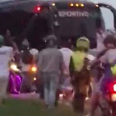 Hinchas de Deportivo Cali atacan a piedra el bus del equipo