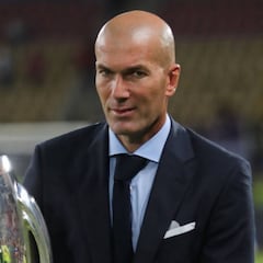 Zidane renueva por tres años, ocho millones y primas dobles