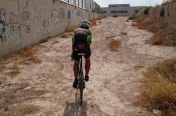 Un día cualquiera de entrenamiento para Julio Alberto Amores en el velódromo de Novelda, Alicante.