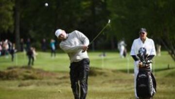 Peter Schmeichel, en Wentworth disputando un torneo de golf.