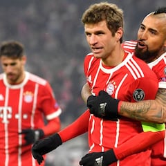 Bayern de Vidal golea al Besiktas de un Medel que fue al sacrificio