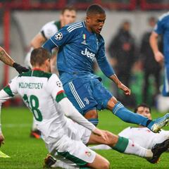 Douglas Costa sella el pase de la Juventus en el 93’