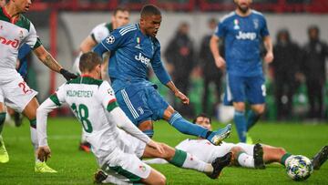 Douglas Costa.