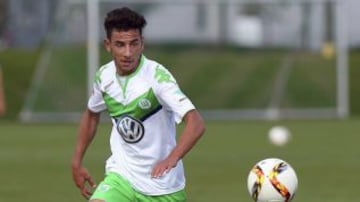 Bélgica Equipo Wolfsburg Posición Mediocampista ofensivo Nacido 6 de enero, 1998