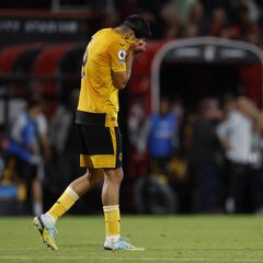 Raúl Jiménez a la banca en triunfo de Wolves, ¿crecen rumores de su salida?