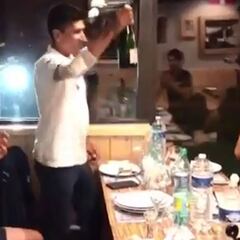 El brindis de Nairo Quintana tras ganar la etapa 18 del Tour