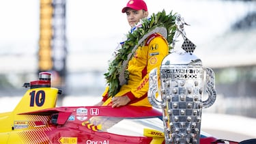 INDIANAPOLIS, INDIANA - MAY 26: Alex Palou, driver of the #10 DHL Chip Ganassi Racing Honda, poses for a photo during the winner's photo shoot for the NTT IndyCar Series 109th Running Of The Indianapolis 500 at Indianapolis Motor Speedway on May 26, 2025 in Indianapolis, Indiana. James Gilbert/Getty Images/AFP (Photo by James Gilbert / GETTY IMAGES NORTH AMERICA / Getty Images via AFP)