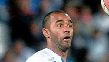 <b>NOTABLE. </b>Sinama suma 9 goles en Liga esta temporada. En la imagen, celebra uno en el Colombino.