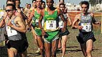 <b>CAMINO DEL TRIUNFO.</B> García (1) y Roncero (2), en cabeza de carrera.