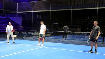 Carnero, alcalde de Valladolid, con Cardona y Paquito Navarro,..