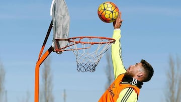 'Air' Ramos emulates Pirri with dunk shot 45 years on