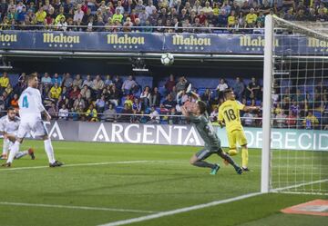 1-2. Roger Martínez marcó el primer gol.