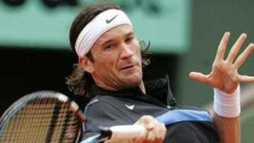 <b>A LA SIGUIENTE RONDA.</b> El español, campeón de este Grand Slam en 1998 al derrotar en la final a su compatriota Alex Corretja, se medirá ahora con el ruso Nikolay Davydenko, sexto cabeza de serie.