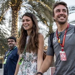 El beso de Fernando Alonso y Linda Morselli en Instagram