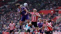 Raúl Jiménez destaca en triunfo del Fulham