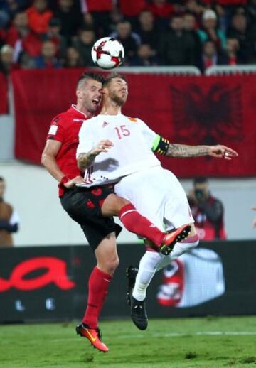 Andi Lila con Sergio Ramos.