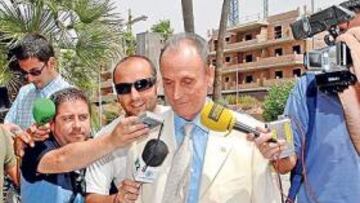 <b>RECULA. </b>El máximo accionista verdiblanco no está dispuesto a bajar más de tres millones.