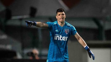 Llegó al futbol mexicano con los Gallos Blancos de Querétaro. Fue figura en la obtención de la Copa MX y SuperCopa MX. Regresó a su país con el Sao Paulo. Se fue para ser considerado con la Selección de Brasil.