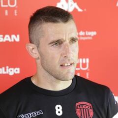 "Tengo que trabajar duro para cuando el míster me necesite"