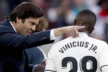 Solari gives instructions to Vinicius