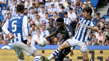 Real Madrid's Brazilian forward #07 Vinicius Junior fights for the ball with Real Sociedad's Spanish defender #06 Aritz Elustondo during the Spanish league football match between Real Sociedad and Real Madrid CF at Anoeta Stadium in San Sebastian on September 13, 2025. (Photo by ANDER GILLENEA / AFP)