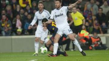 Xabi Alonso durante la semifinal de la Copa en el Camp Nou. 