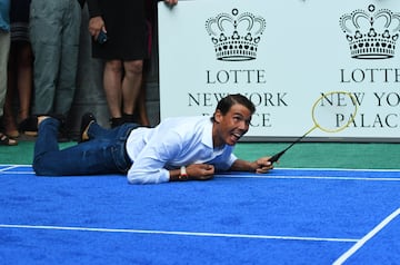 Rafa Nadal se resbaló durante el "partidillo" de bádminton con Venus Williams.