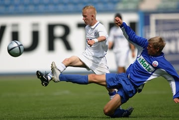 Toni nació en Greifswald, una ciudad situada al noreste de Alemania, el 5 de enero de 1990. Sus inicios deportivos fueron en su ciudad natal jugando para el Greifswalder Sport-Club. Tras ello pasó por el FC Hansa Rostock (un club de fútbol alemán de la ciudad de Rostock) antes de llegar a las categorías inferiores del Bayern de Múnich.