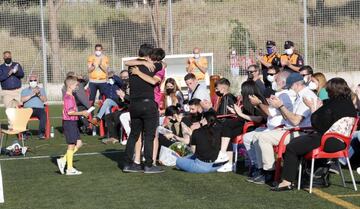 Homenaje del Fairplay Parla a Saúl, el niño fallecido el sábado en las celebraciones del Atlético.