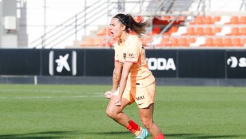 Marta Cardona celebra el gol en Valencia.