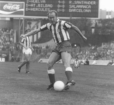 Ele jogou com o Attritic de Madrid de 1977 a 1980.