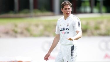 Comenzó jugando en las categorías inferiores del Real Madrid. En 2006 realizó la pretemporada con el Real Madrid de Capello, posteriormente fue traspasado al Osasuna. No obstante, el Real Madrid hizo efectiva una opción de recompra el primer año, por lo que regresó para la temporada 2008/09, pero el 21 de julio de 2009 fue traspasado al Benfica portugués.