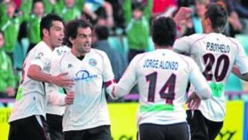 <b>ALEGRÍA. </b>Los jugadores del Salamanca celebran uno de los cuatro goles que marcaron ayer.