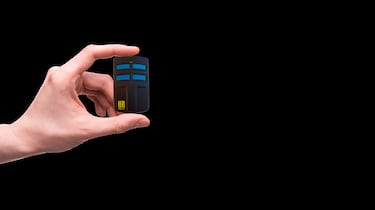 El mando de garaje universal que copia hasta cuatro señales de apertura