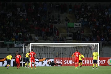 Actualmente es el tercer arquero de Deportes Iquique y también fue el suplente de Luis Ureta en la selección chilena Sub 20 del último sudamericano.