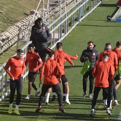 João Félix trabaja en el césped