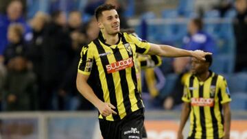 El defensor pertenece al Chelsea y juega a préstamo con el Vitesse de Holanda, donde está teniendo una buena campaña.