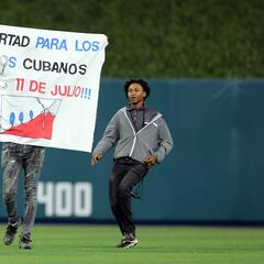Protester invades the field during the Cuba vs. USA World Baseball Classic semi final