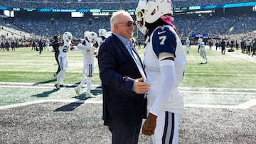 Los Cowboys buscan ayuda en la defensa y Jerry Jones considera que tienen los activos suficientes para concretar un traspaso que ayude al equipo.