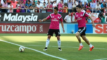 Action photo during the match Sevilla vs Real Madrid, corresponding to the Round 35 of the BBVA league at the Ramon Sanchez Pizjuan Stadium in Sevilla, in the photo: Javier -El Chicharito- Hernandez and James Rodriguez of Real Madrid
Foto de accion durante el partido Sevilla vs Real Madrid, correspondiente a la Jornada 35 de la Liga BBVA en el estadio Ramon Sanchez Pizjuan en Sevilla, en la foto: Javier -El Chicharito- Hernandez y James Rodriguezde Real Madrid
02/05/2015/MEXSPORT/CORDON PRESS/Carlos Bouza.