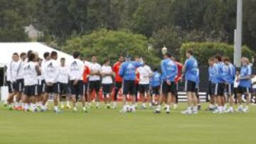 VUELTA. El Real Madrid volvió a entrenarse en las instalaciones de UCLA antes de medirse al Everton en el estadio de béisbol más grande del mundo, el de los Dodgers.