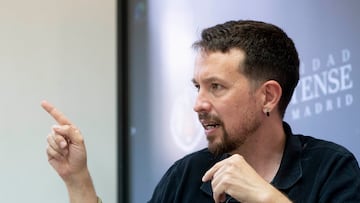 El exvicepresidente del Gobierno de Espa?a, Pablo Iglesias, participa en la mesa redonda 'Contra la radio de las mil colinas. Medios de comunicaci¨®n en un mundo vulnerable', en el curso 'La guerra que lo cambi¨® todo: soberan¨ªa energ¨¦tica, geopol¨ªtica y nuevos derechos' durante la 35 Edici¨®n de los Cursos de Verano Complutense (UCM) en el Real Centro Universitario Escorial-Mar¨ªa Cristina de San Lorenzo de El Escorial, a 18 de julio de 2022, en San Lorenzo de El Escorial, Madrid (Espa?a). Los Cursos de Verano de la Universidad Complutense de Madrid en 2022 comienzan se mantienen hasta el 29 de julio con una programaci¨®n que contempla 62 cursos y una veintena de actividades culturales. En esta edici¨®n, adem¨¢s de los grandes temas de la actualidad pol¨ªtica, analizados por las personalidades m¨¢s destacadas de los principales partidos del arco parlamentario y los agentes sociales, son tambi¨¦n motivo de estudio y debate en el terreno de las ciencias sociales cuestiones como las tendencias geopol¨ªticas, los fondos europeos, las fake news, el gasto p¨²blico, los empleos del futuro o los procesos de paz y la reparaci¨®n de las v¨ªctimas.
18 JULIO 2022;MADRID;PABLO IGLESIAS;CURSOS SAN LORENZO DEL ESCORIAL
Alberto Ortega / Europa Press
18/07/2022