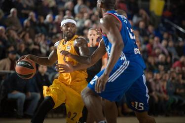 La crisis del Barça: siete fichajes, camino de 20 jugadores en ACB...