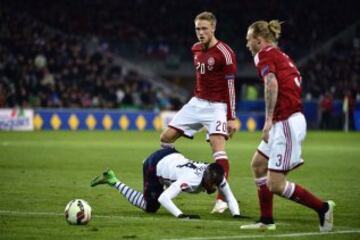 Blaise Matuidi con Nicolai Jorgensen y Simon Kjaer.