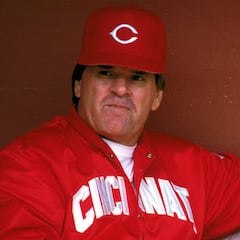 Why was Pete Rose banned from baseball for life in 1989?