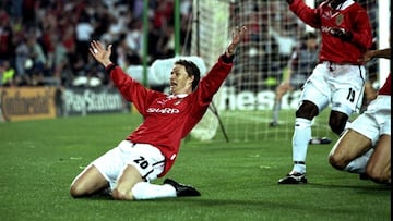 La plantilla completa del Man U que ganó el 'triplete' en 1999