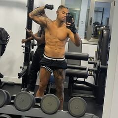 Mariano responde con músculos a los que le acusan de sobrepeso