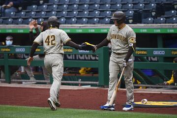 Trent Grisham y Manny Machado, de San Diego Padres.