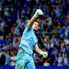 Dmitrovic hace olvidar a Joan Garcia